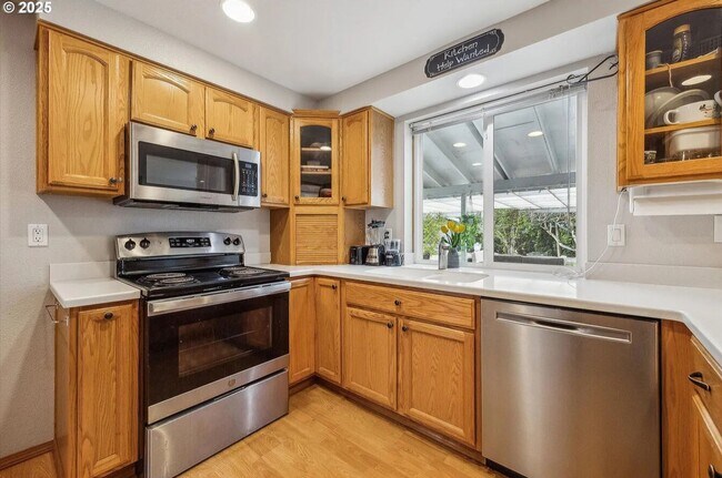 Building Photo - Modern Charm Meets Comfort – Spacious 3-Be...