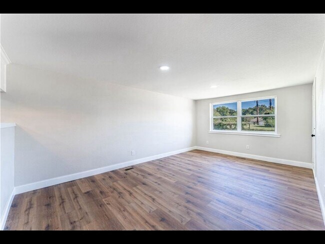 Building Photo - 4 Bedroom Single Family Home in Springdale