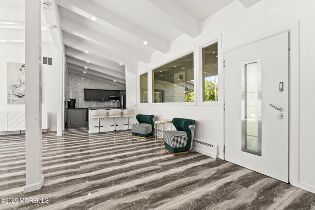 Foto del edificio - 512 Deal Rd