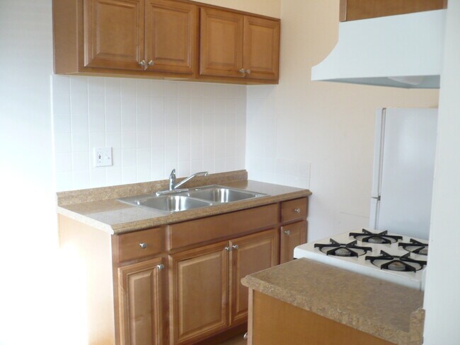 Building Photo - 1b/1ba Apartment in Pacific Beach + Parking!