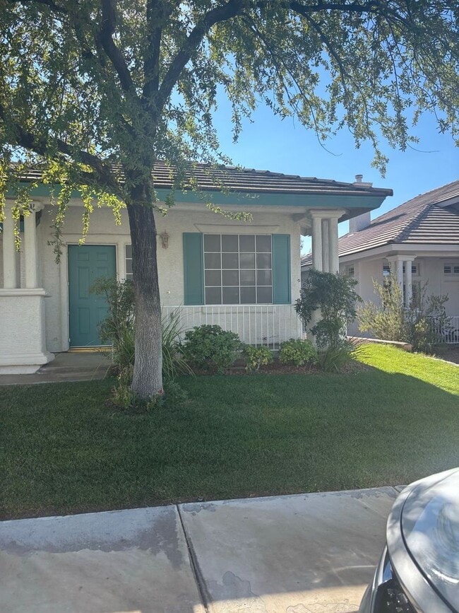 Building Photo - 2052 Smoketree Village Cir