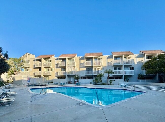 Foto del edificio - 2 Bedroom + 1.5 Bathroom Condo | Anacapa View | Monthly Furnished Rental