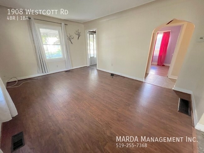 Photo du bâtiment - COZY 4 BED/1 BATH - EAST WINDSOR - PLUS HY...