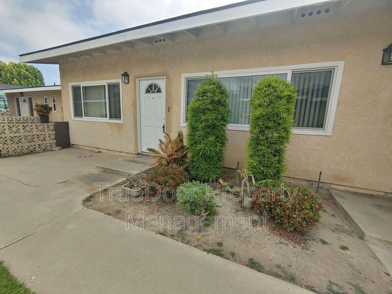 Primary Photo - 9082 Central Ave