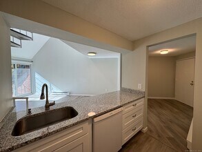 Building Photo - 181 Loomis Dr