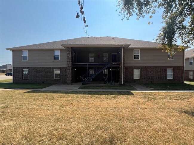 Building Photo - 622 Sadie Ln