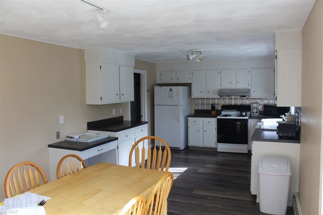 Building Photo - 15 Hope Ln