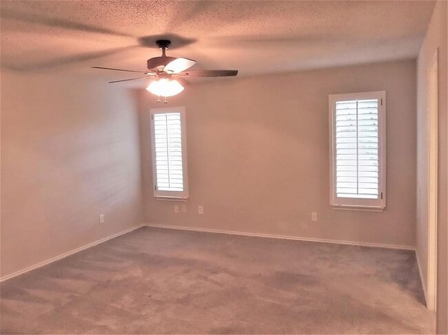 Foto del edificio - Beautifully Updated 3 bed 2 bath