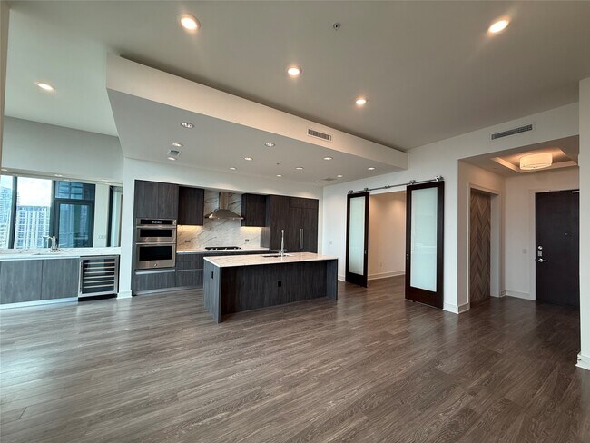 Foto del edificio - 2525 Turtle Creek Blvd