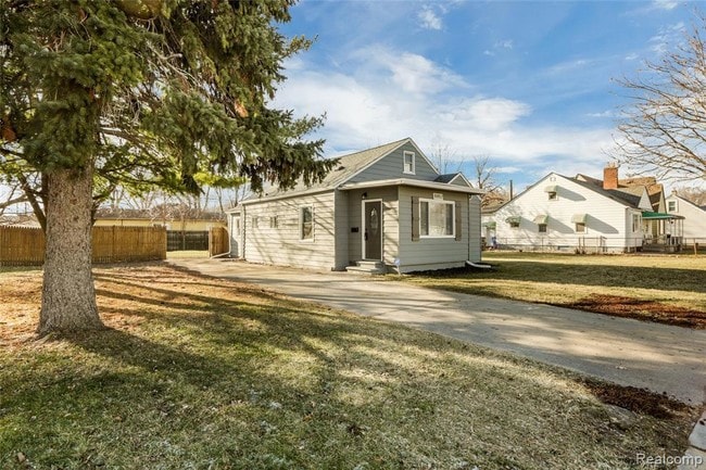 Building Photo - 11052 Studebaker Ave
