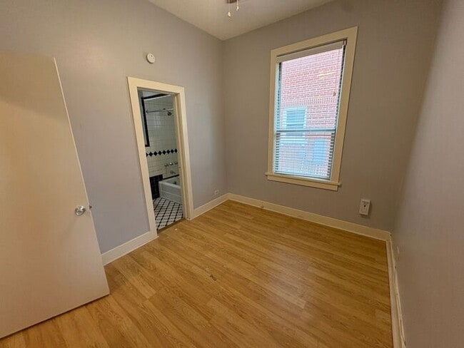 Building Photo - 1 Bed 1 Bath at Broadway Apartments! All B...