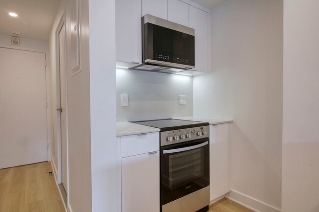 Building Photo - 3460 Rue Durocher