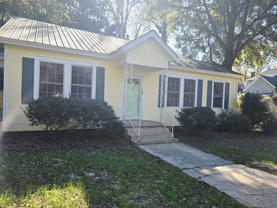 Foto principal - 205 E North St