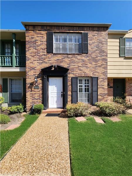 Building Photo - 6340 Chevy Chase Dr