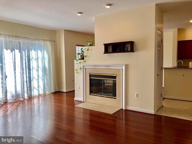 Building Photo - 14415 Fallscliff Ln