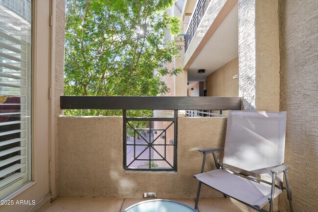 Foto del edificio - 420 W 1st St