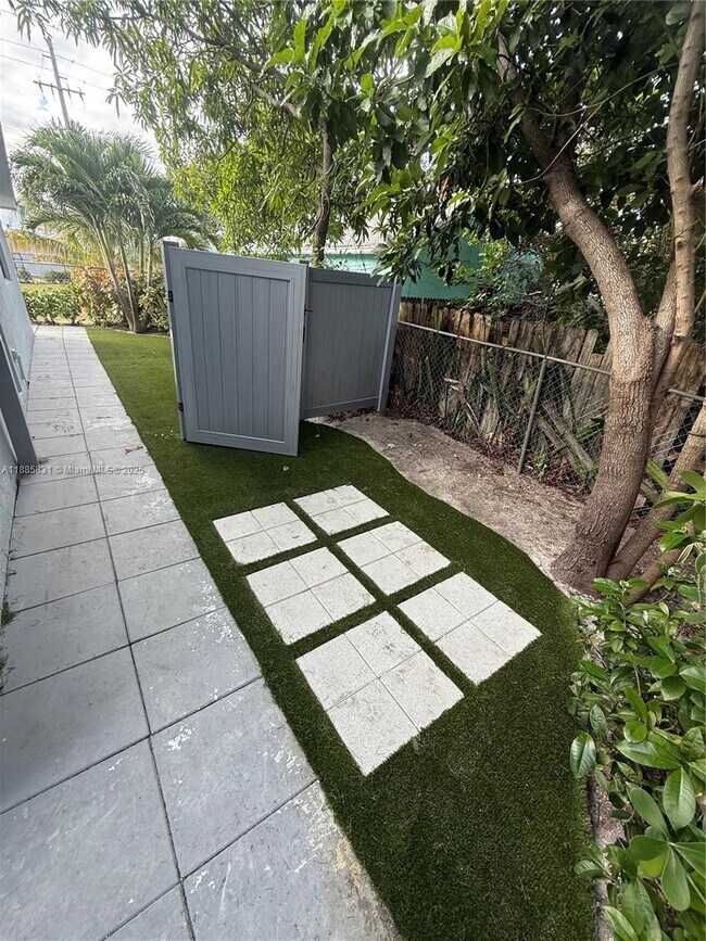 Foto del edificio - 1109 NE 6th Ave