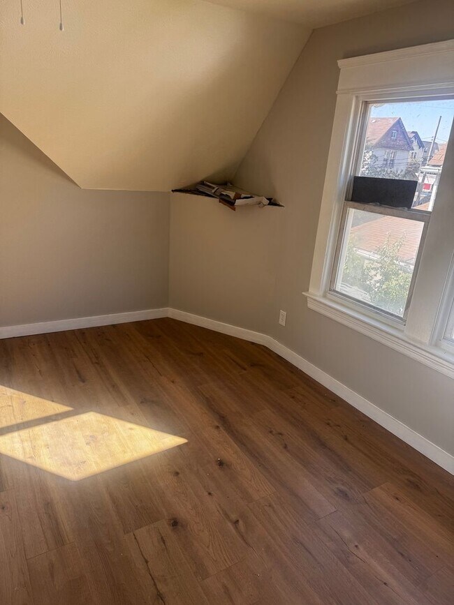 Foto del edificio - 3811 E 50th St