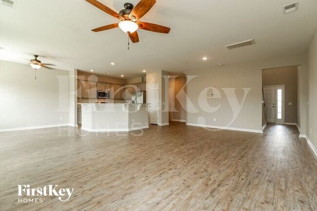 Building Photo - 770 Redbud Ln