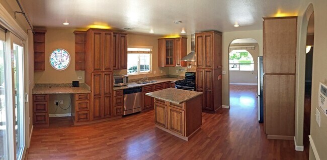 Building Photo - Beautiful updated home in San Jose near Do...