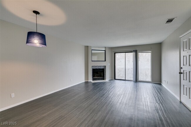 Foto del edificio - 810 N Sloan Ln