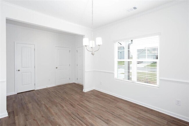 Building Photo - 590 River Run Dr