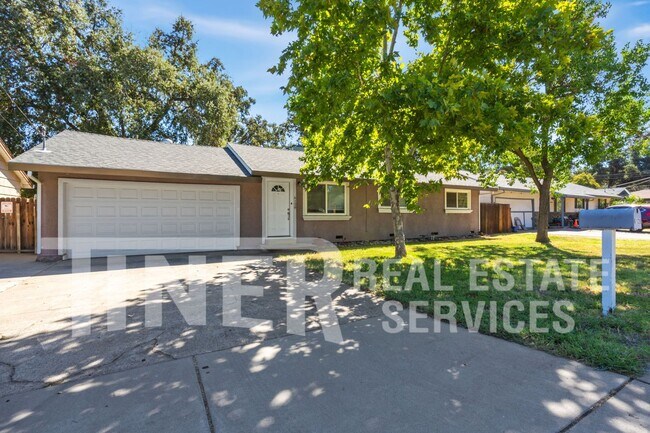 Building Photo - Updated Home with Sprawling Yard  in Centr...