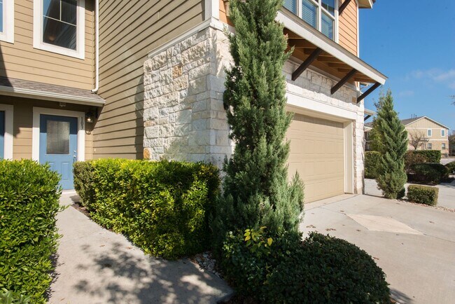 Foto del edificio - Model Home in City Side Condo Community