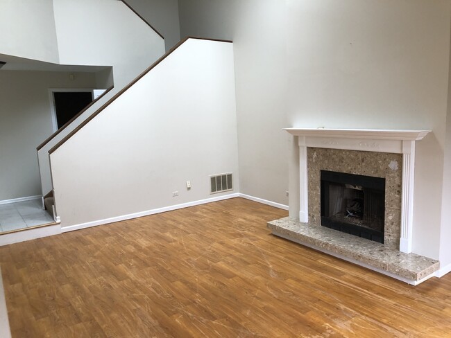 Foto del edificio - 909 Suffolk Ct