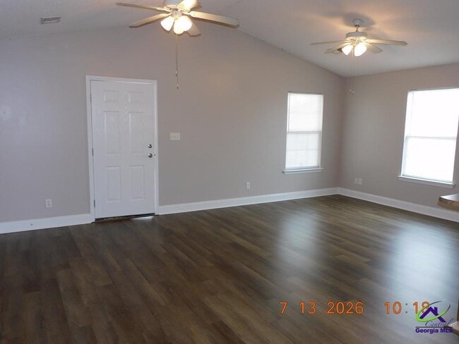 Building Photo - 502 Club Villa Court