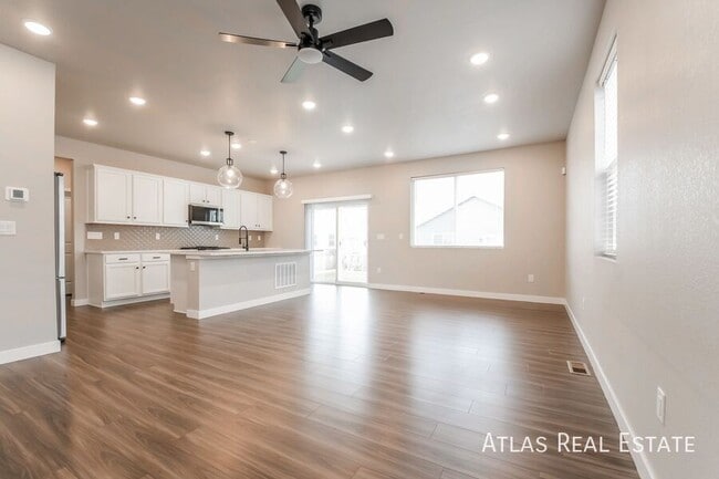 Foto del edificio - 4775 Ambrose Pl