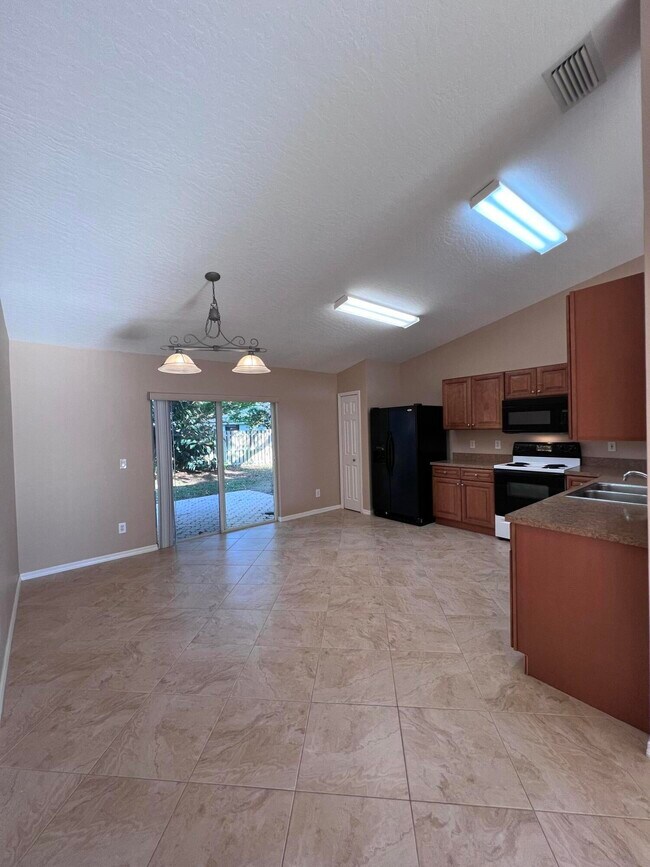 Foto del edificio - 830 Laurel Dr