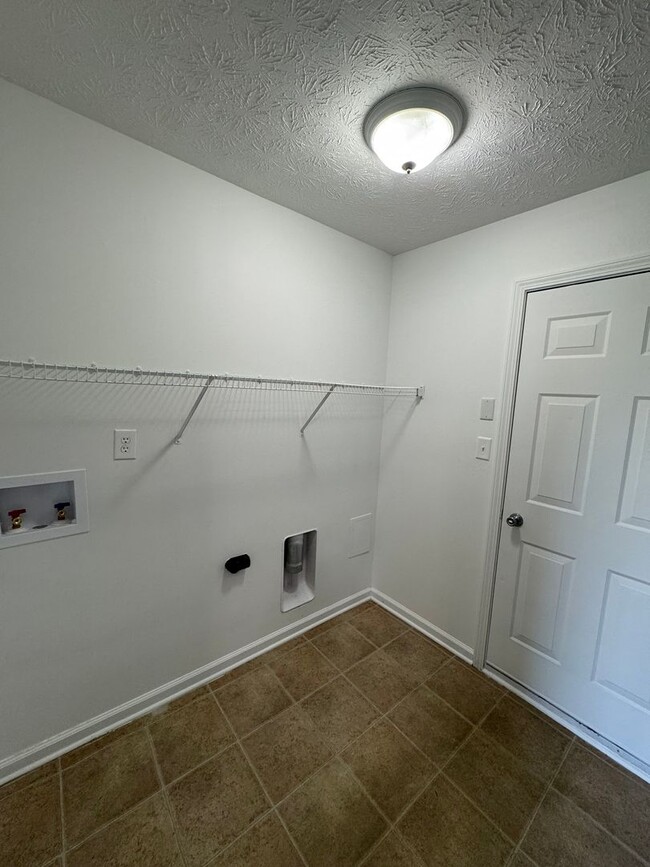 Foto del edificio - Franklin Twp - 4 BR h ome