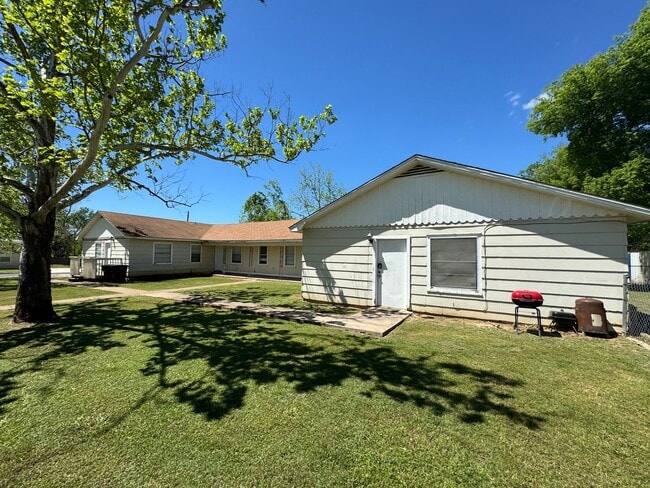Building Photo - 1301 Franz Dr