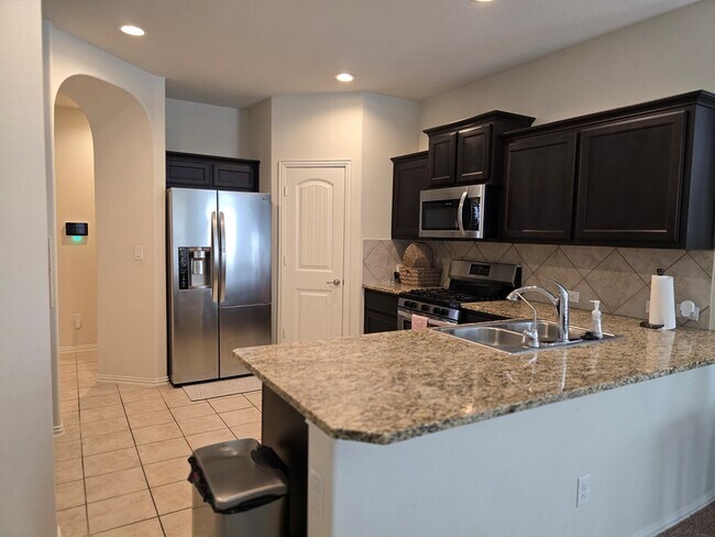 Foto del edificio - 6911 Longfellow Ranch Rd