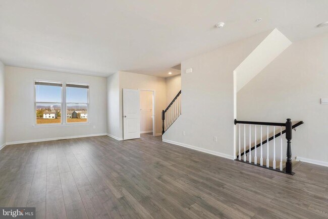 Building Photo - 485 Tiller St
