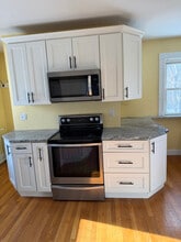 Building Photo - 89 Monroe St