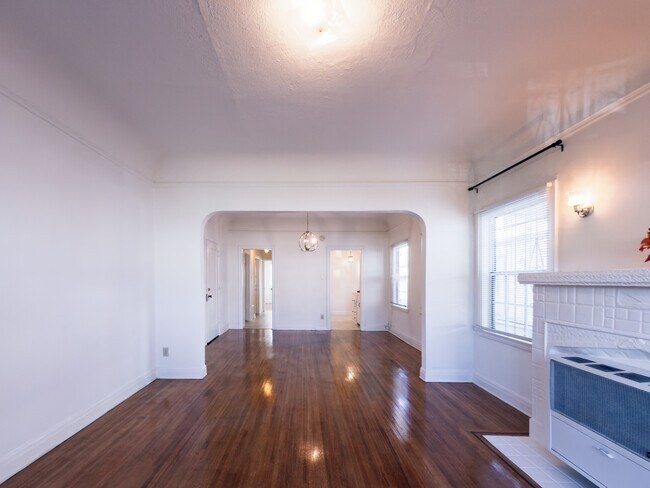 Foto del edificio - 649 N Irving Blvd