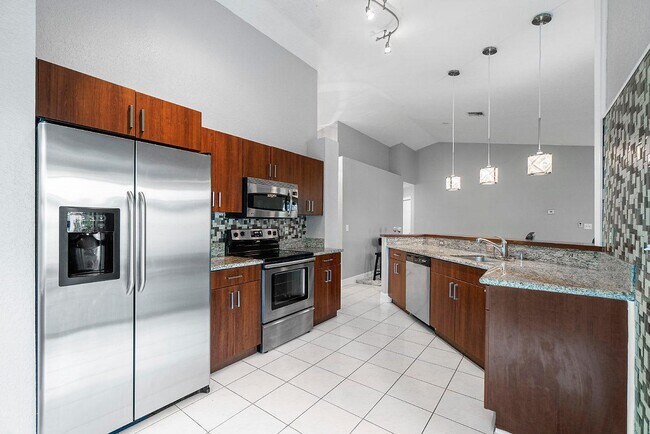 Building Photo - 4030 Laurelwood Ln