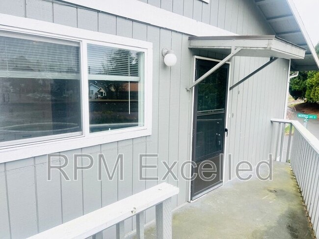 Foto del edificio - 475 Houser Way S