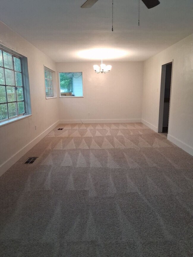 Foto del edificio - Nice 3 Bed 2 Bath South Jackson Rental on Oak Forest Dr