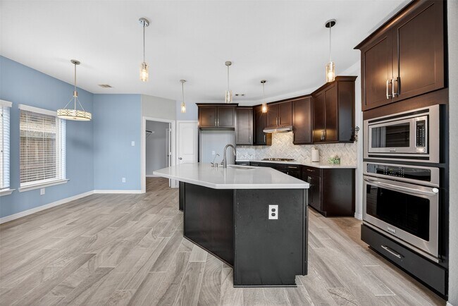 Building Photo - 11022 Honeysuckle Haven Dr