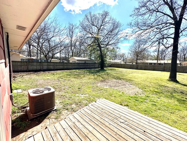 Foto del edificio - Updated 3-Bed Home with Garage & Fenced Ya...