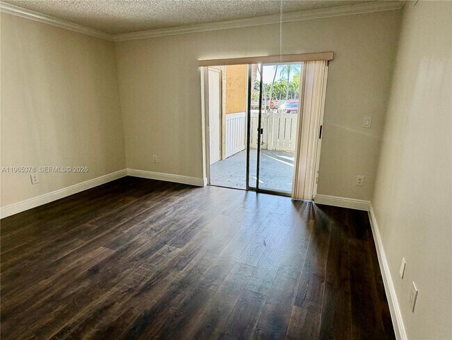 Foto del edificio - 18810 NW 57th Ave