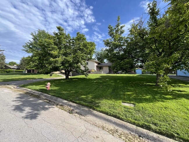 Building Photo - 2740 Sonata Dr