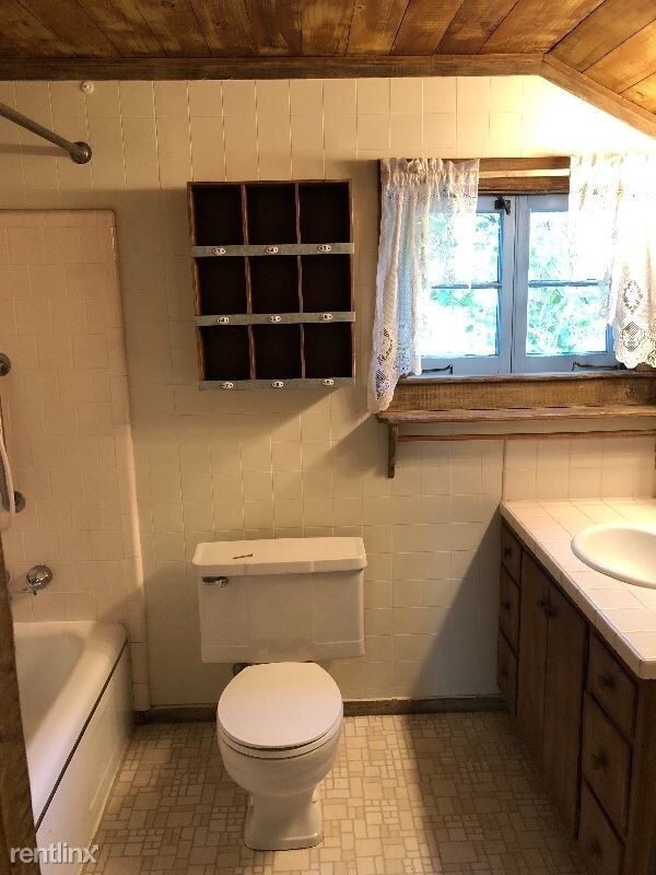 Foto del edificio - Studio, 1 bath Apartment - 1611A Carmel Dr