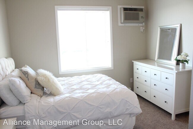 Building Photo - 2681 Whispering Creek Cir S