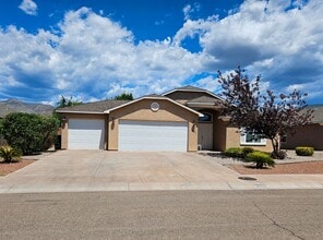 Building Photo - 1461 Tierra Royas