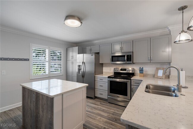Foto del edificio - 3021 Sandpiper Bay Cir