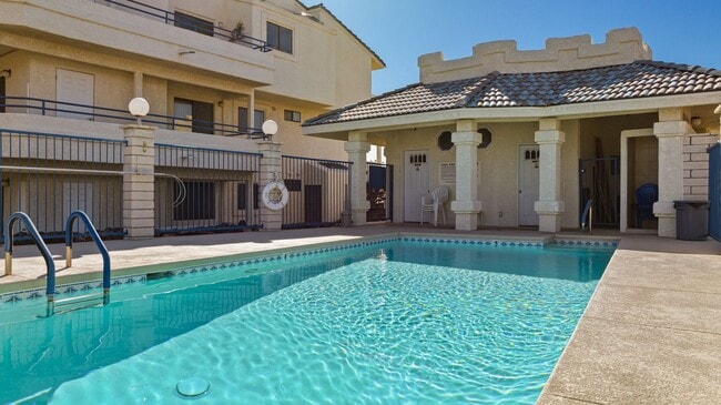 Building Photo - 2BR 2BA River View Bluffs Condo gated With...